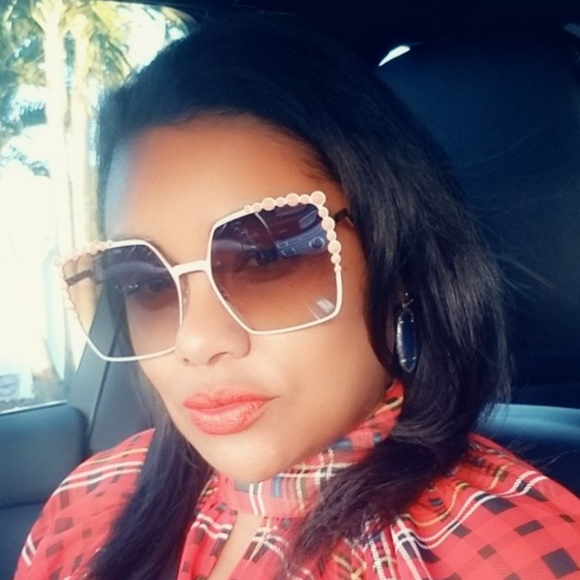 Meet your Posher, Katrenia - Picture 2 of 2